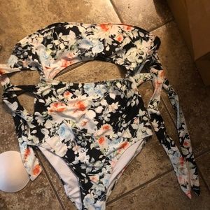 CUPSHE floral one piece - cut out front